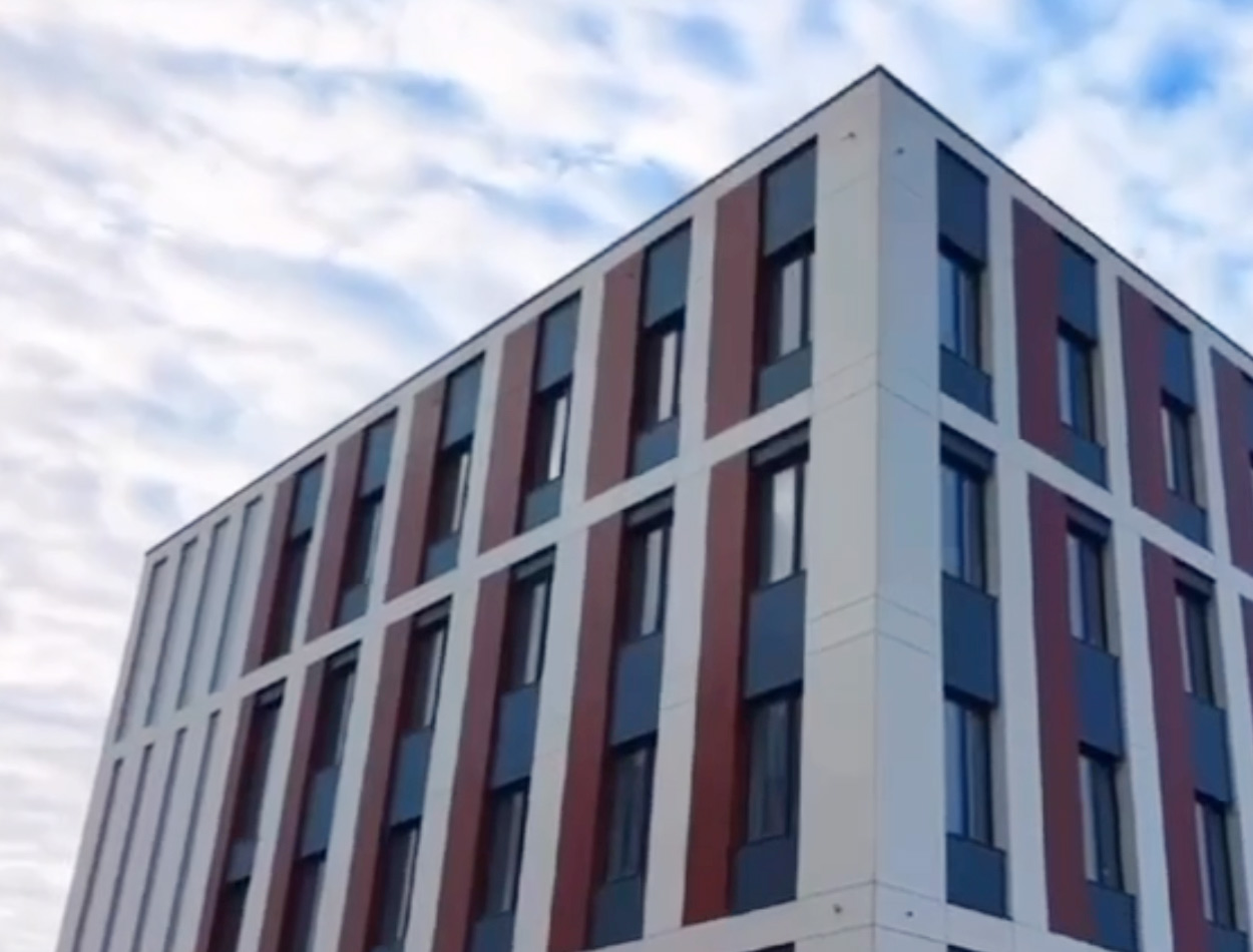 Hospital VIAMEDIS de 80.000 m² completado con pisos y paredes Relle